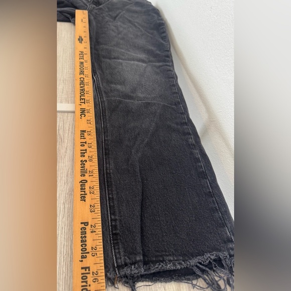 Abercrombie & Fitch The Kick Flare Ultra High
Rise Jeans Cropped Raw Hem Size 6 - Picture 5 of 9